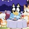Bluey y Bingo juegan a atender un restaurante: Capítulo en español y YouTube para ver el Día Internacional del Mesero
