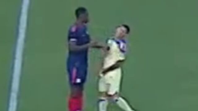 Cachetada a Alejandro Zendejas