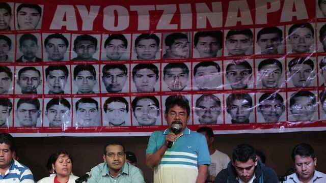 Padres de los normalistas desaparecidos anunciaron que continuarán en la lucha. Foto: Iván Stephens/Cuartoscuro