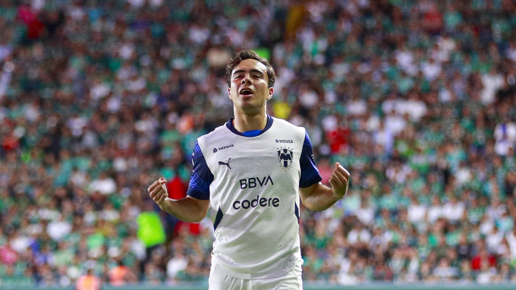 Iker Fimbres, jugador de Rayados.