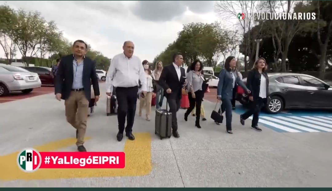 PRI arriban a la Cámara de Diputados para votar en contra de la reforma eléctrica