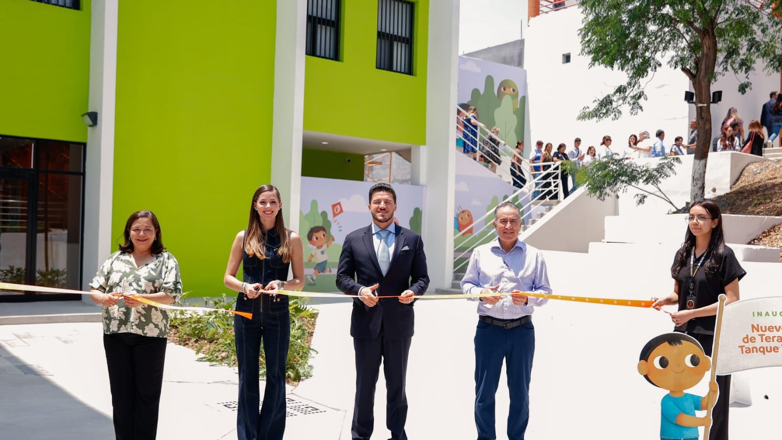 Samuel García y Mariana Rodríguez inauguran edificio terapéutico en DIF Capullos