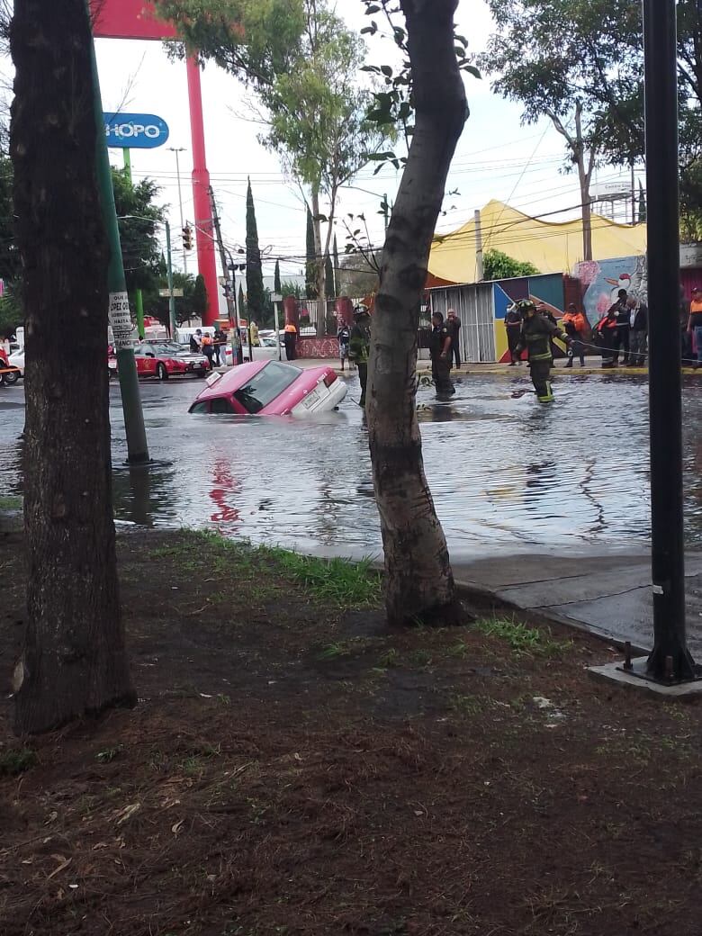 Fuga de agua en Iztapalapa/Twitter