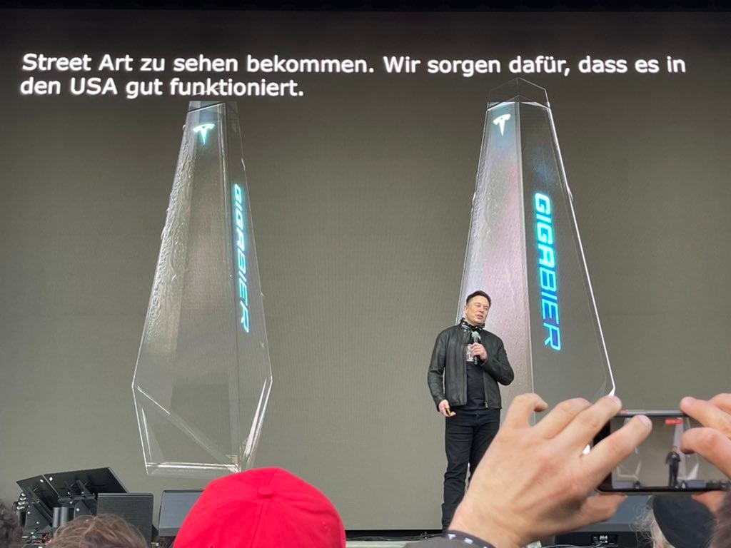 Elon Musk anuncia su cerveza 'GigaBier'.