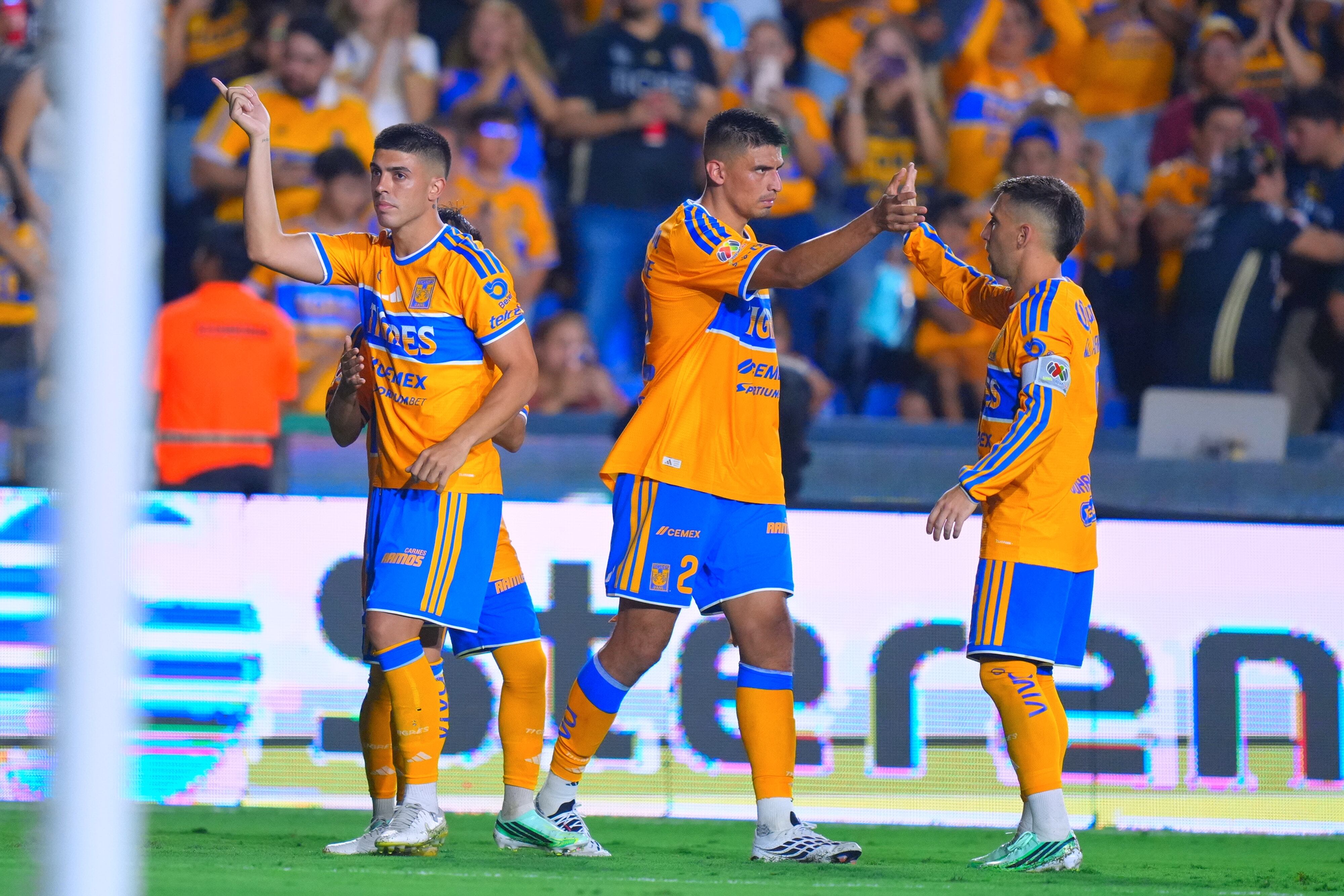 Tigres gana por la mínima a Puebla en el Estadio Universitario.
