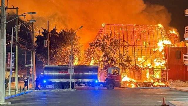 Incendio en Año Nuevo: Fuegos artificiales queman restaurante Las Jaibas en Mérida