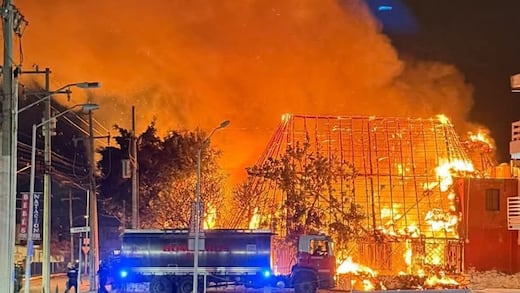 Incendio en Año Nuevo: Fuegos artificiales queman restaurante Las Jaibas en Mérida