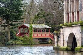 Diseñado por Sir Joseph Paxton e inaugurado en abril de 1847, Birkenhead Park fue el primer parque financiado con fondos públicos en el mundo.