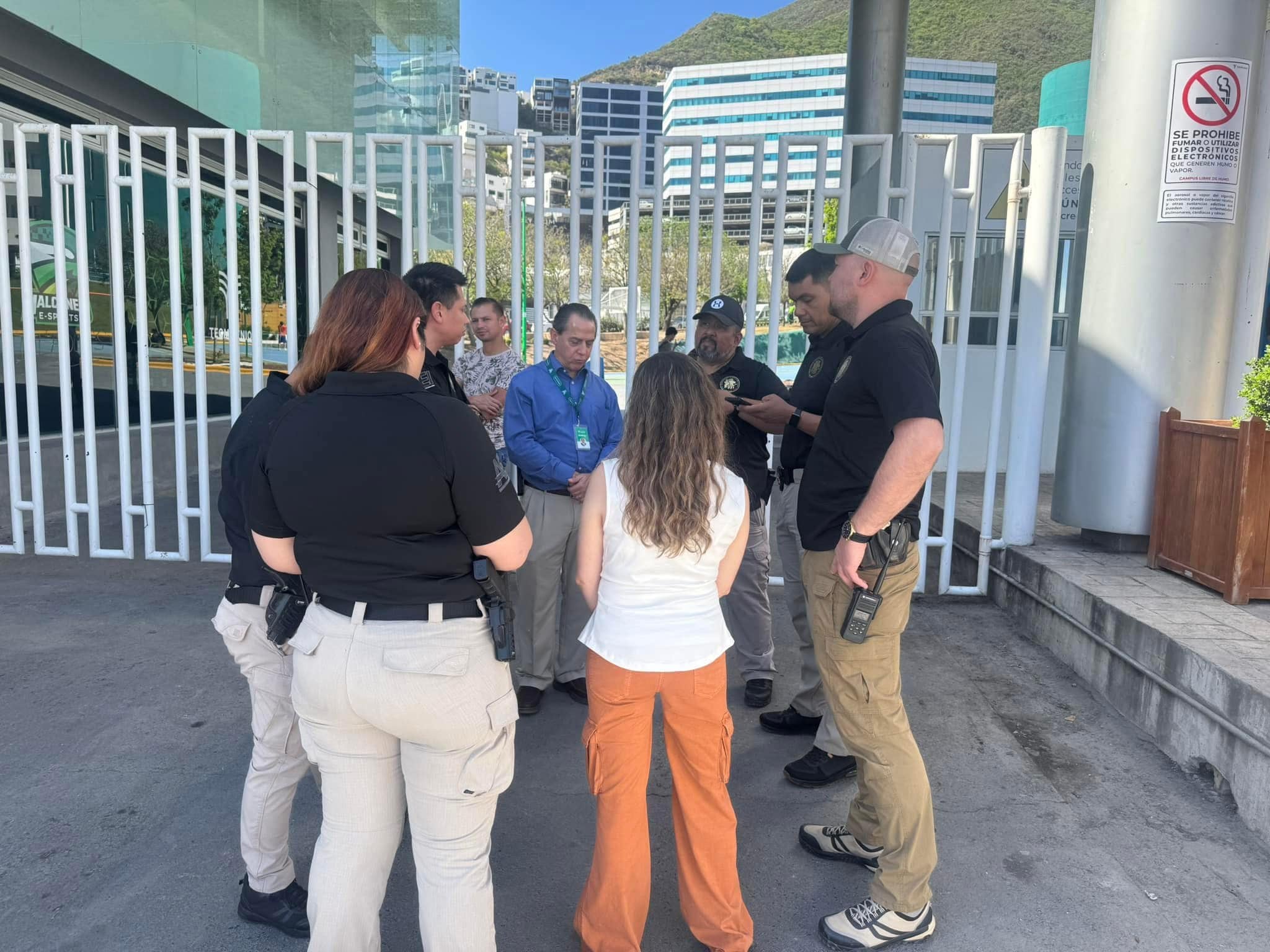 Agentes de la FGJ de Nuevo León arribaron al Tec Milenio Campus Las Torres