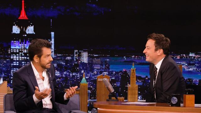 Eugenio Derbez con Jimmy Fallon