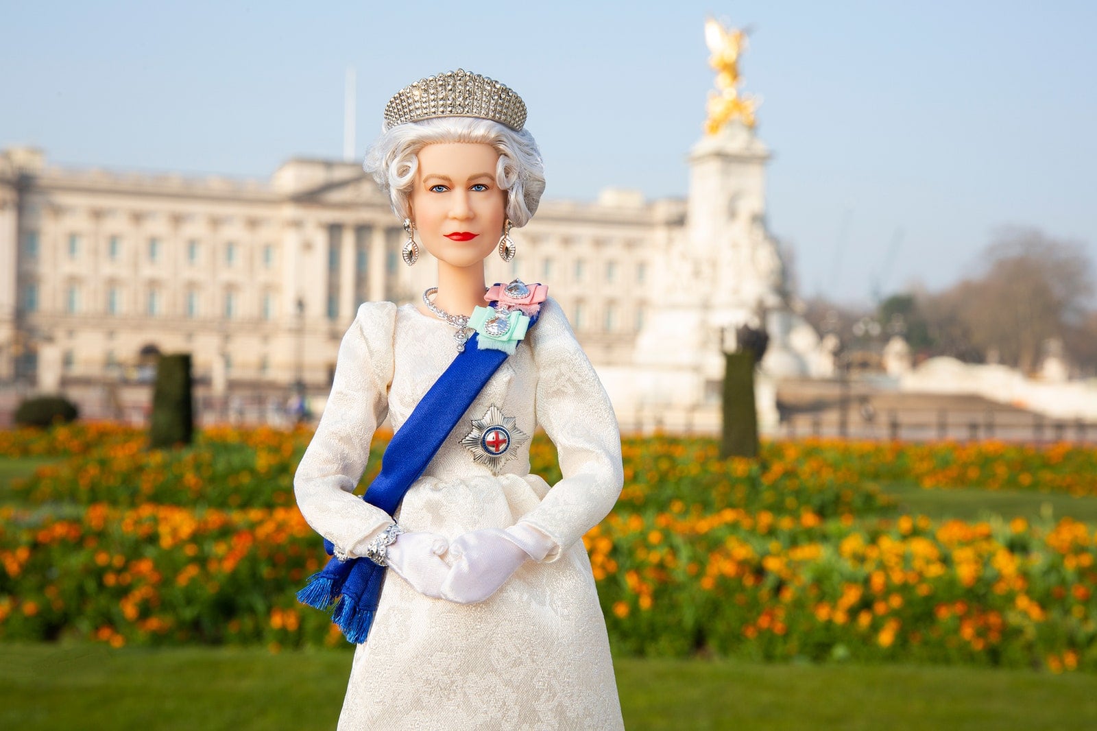 La reina Isabel II tendrá su propia muñeca Barbie