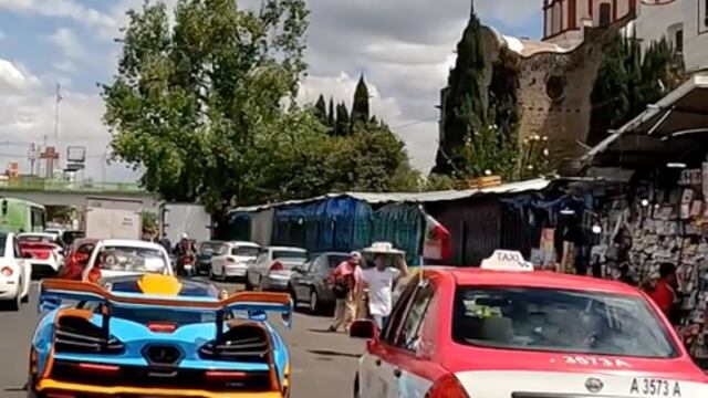 Taxi humilla a un McLaren Senna