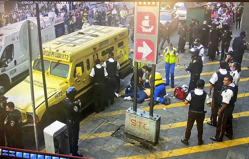 Víctima de balacera afuera del Metro en CDMX
