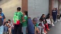 Aficionados hacen fila en el Fan Fest del Zócalo por el México vs Chequia