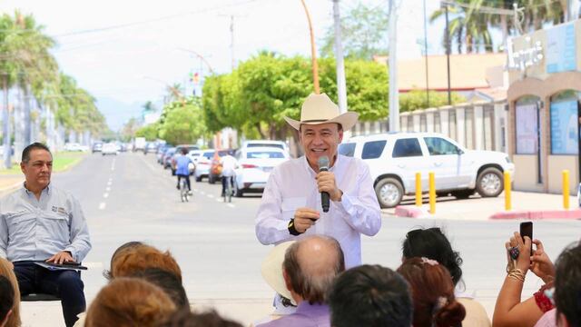 Alfonso Durazo con vecinos de Ampliación El Rodeo de Cajeme