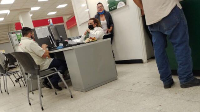 Empleados de 'Banco Azteca', festejan cumpleaños