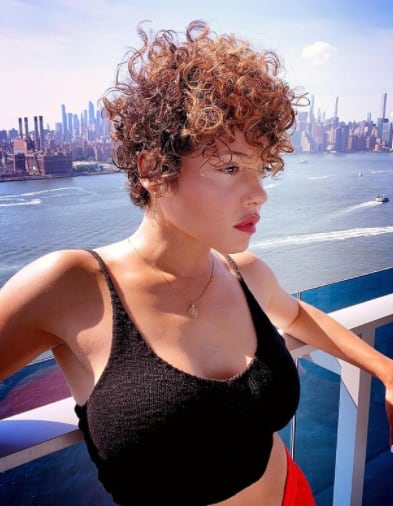 Sophia Urista, cantante.