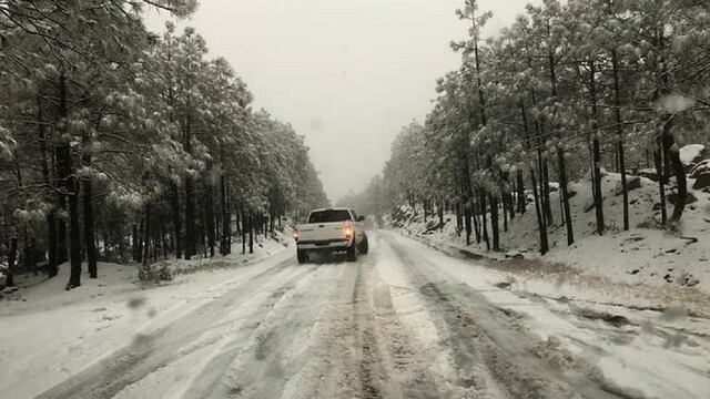 Nieve en carretera de Chihuahua