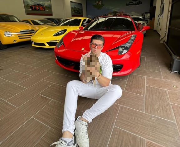 Fofo Márquez con un felino en peligro de extinción