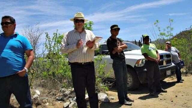 Integrantes de Adamantium durante una inspección de la Policía Ministerial por presuntas amenazas hechas por ellos contra una familia de rancheros.