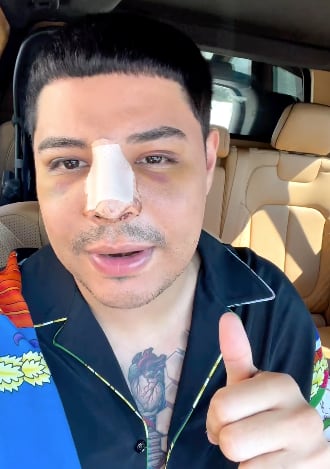 Eduin Caz se muestra en recuperación tras ser operado.