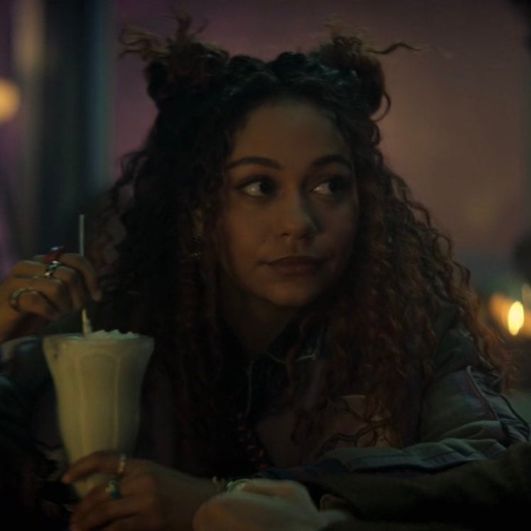 Crystal de Los detectives muertos, la serie de Netflix del universo de The Sandman