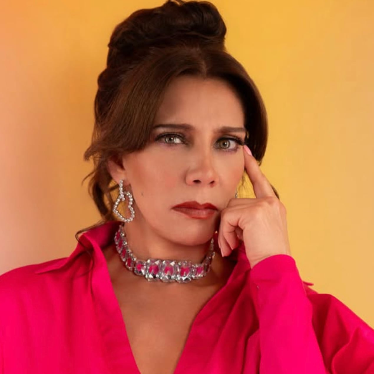 Cynthia Klitbo revela que una expareja le rompió la nariz tras polémica por sus ronquidos