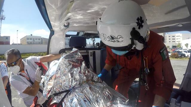 El Grupo de Rescate Aéreo “Relámpagos” apoya con el rescate y traslado de personas afectadas por incendios Izta-Popo y Donato Guerra