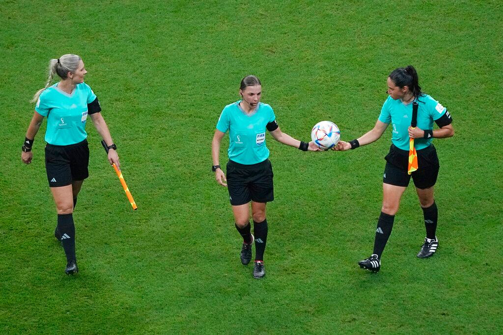 Karen Díaz, Stephanie Frappart y Neuza Back en Qatar 2022