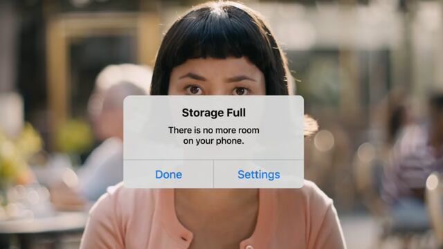 Fragmento del anuncio anuncio llamado “Ask More Of Your Phone”.