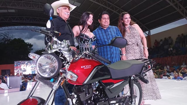 Karely Ruiz por el Día del Padre