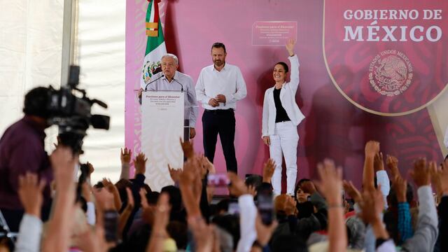 Andrés Manuel López Obrador, presidente de México, Mauricio Kuri, gobernador de Querétaro, y Claudia Sheinbaum, presidenta electa de México