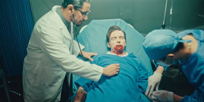 Drake Bell recrea su accidente de auto en el video musical de "I Kind Of Relate".