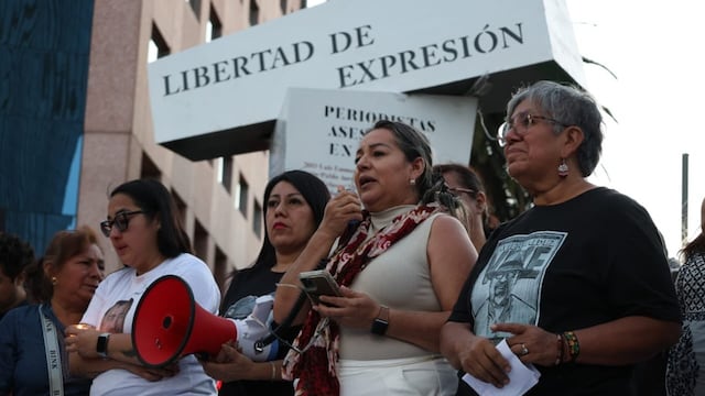 Antimonumento por periodistas asesinados es instalado en Paseo de la Reforma