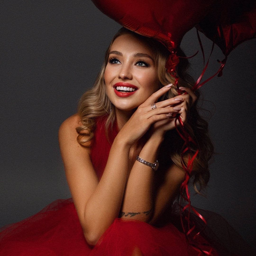 Karina Praitova, novia de Mario Bautista.