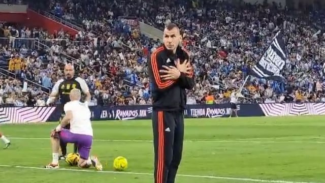 Nahuel Guzmán se burla de fans de Rayados de Monterrey.