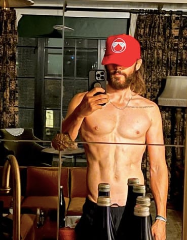 Jared Leto descamisado