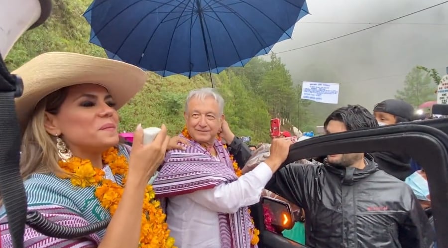 Evelyn Salgado y AMLO en Guerrero