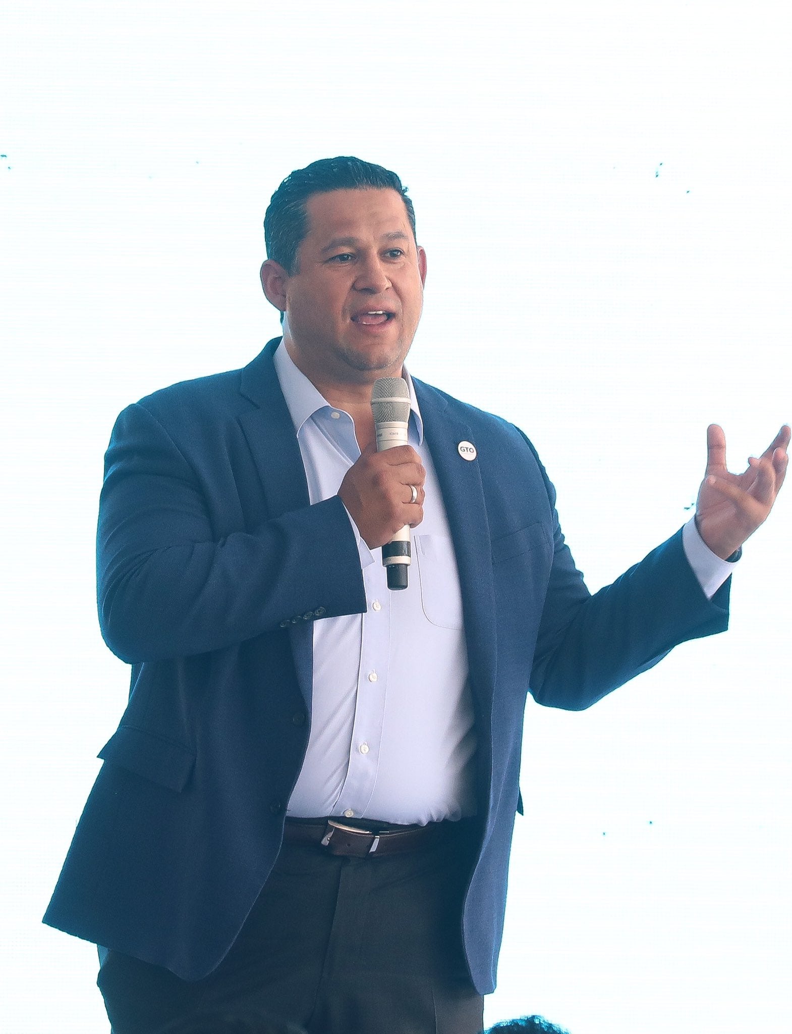 Diego Sinhue en la entrega del programa JuventEsGto