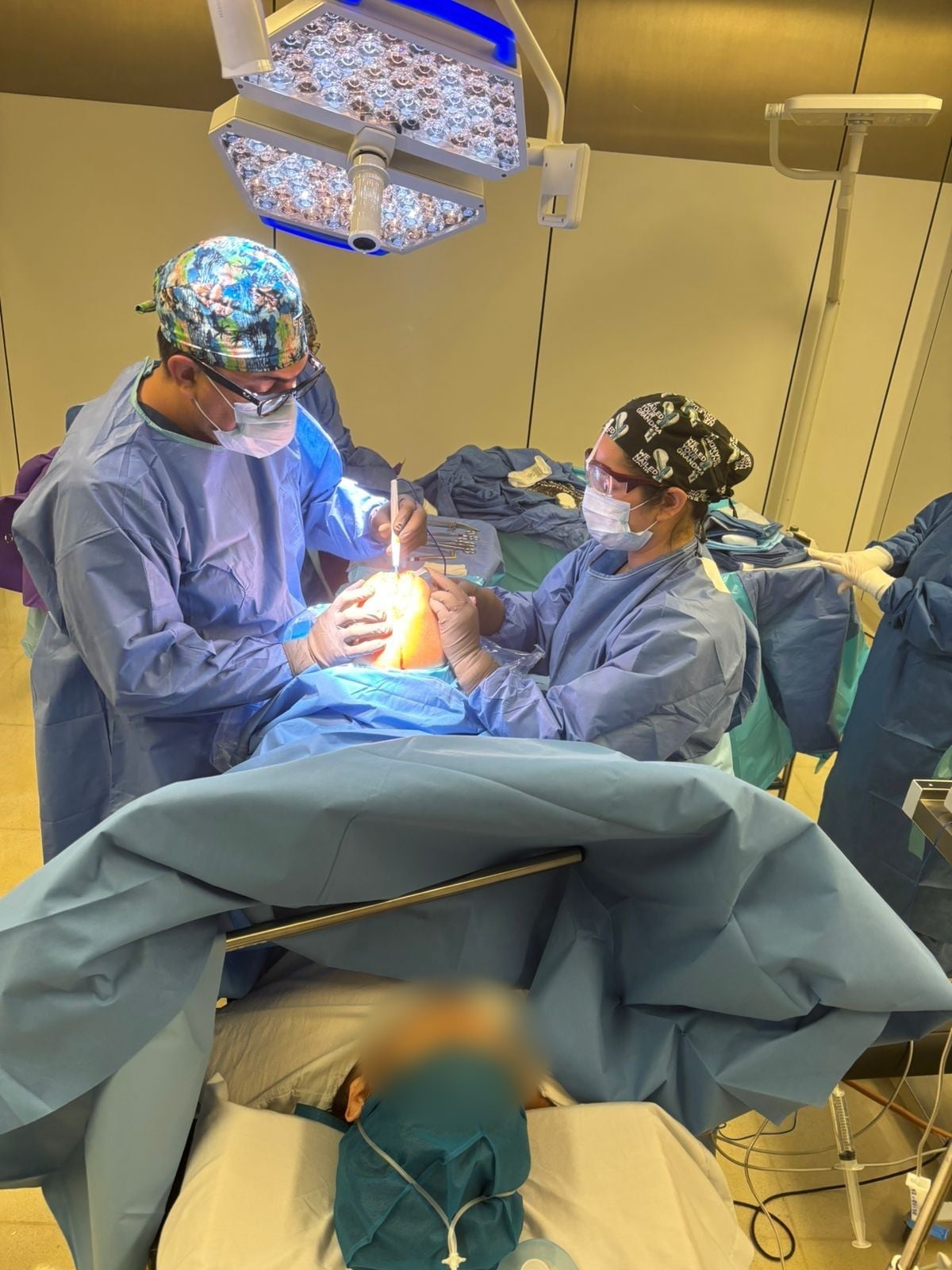 La Clínica Hospital "Sahuayo" realizó dos artroplastia totales de rodilla.