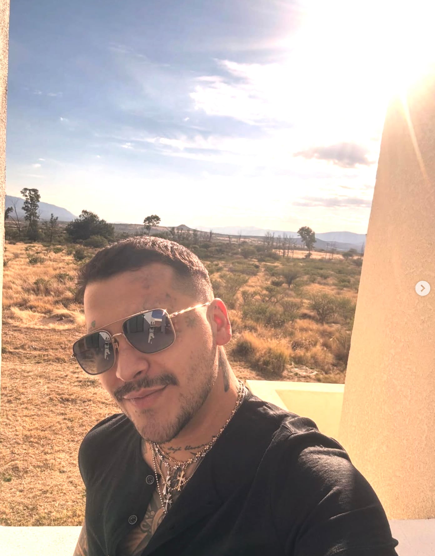 Christian Nodal muestra los paisajes que rodean su casa en México