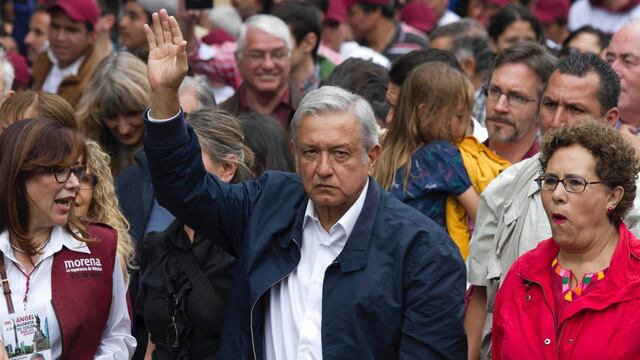 Andrés Manuel López Obrador. Marcha en apoyo al movimiento magisterial.