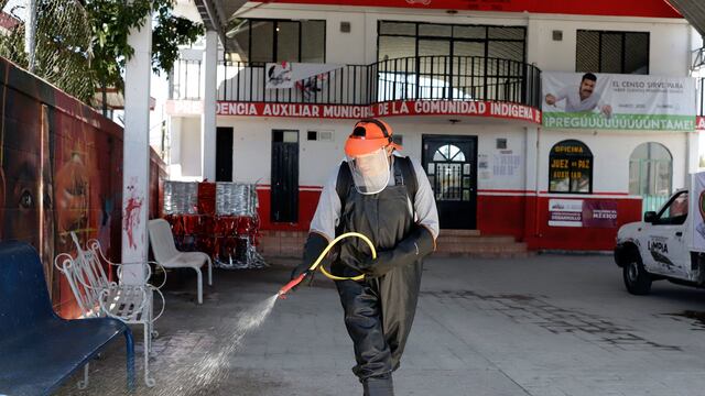 Sanitización por coronavirus en Puebla.