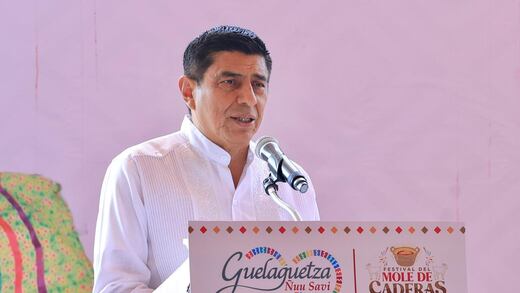 Salomón Jara celebra el sabor y la tradición en el Festival del Mole de Caderas 2025 en Huajuapan de León