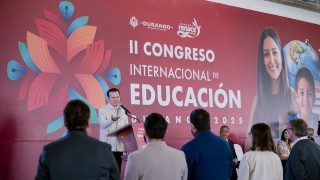 Esteban Villegas encabeza el II Congreso Internacional de Educación.