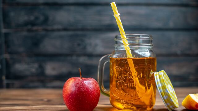 Estos son los 5 peores jugos de manzana por su nivel de azúcar, según Profeco
