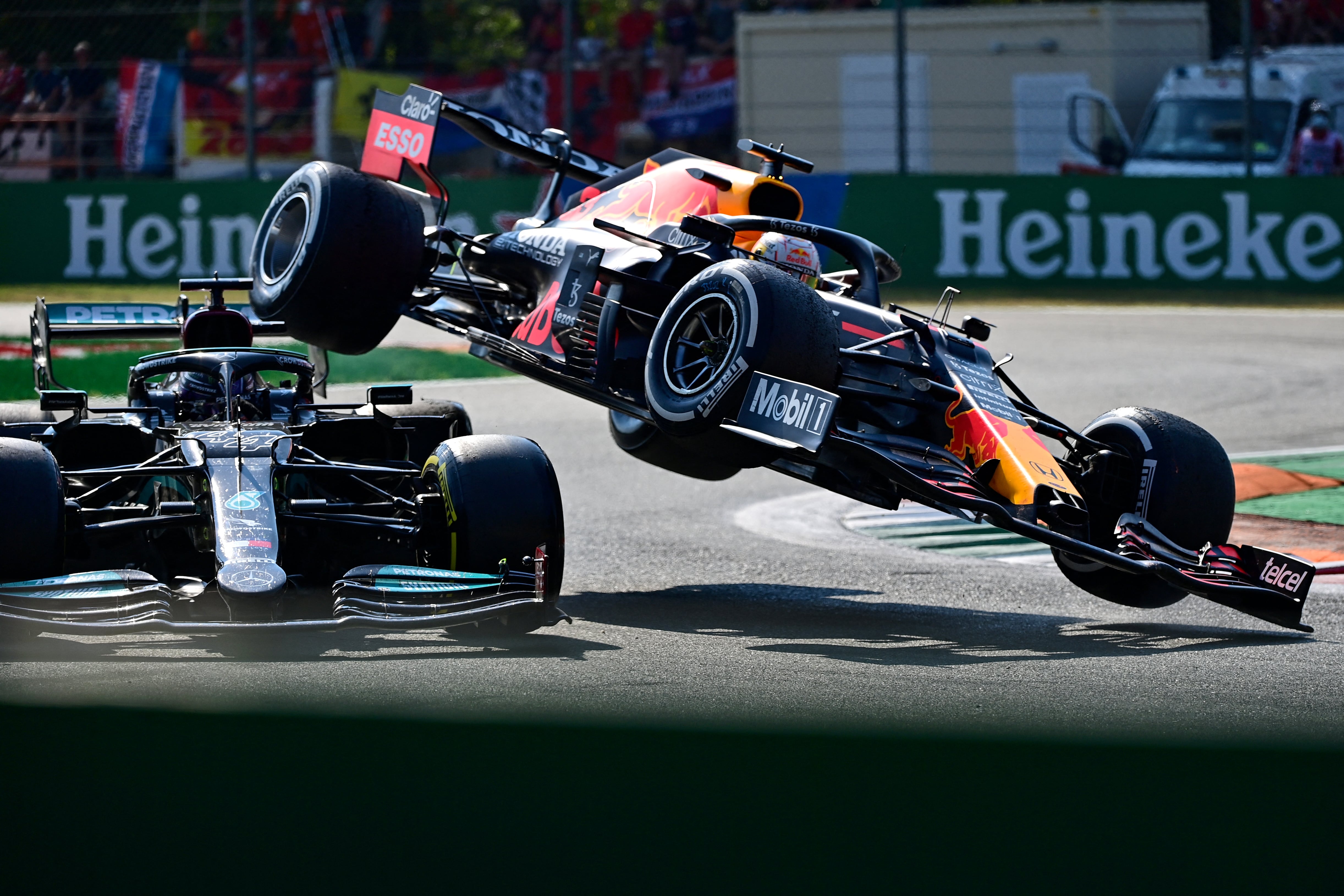 Lewis Hamilton y Max Verstappen chocaron en el GP de Italia