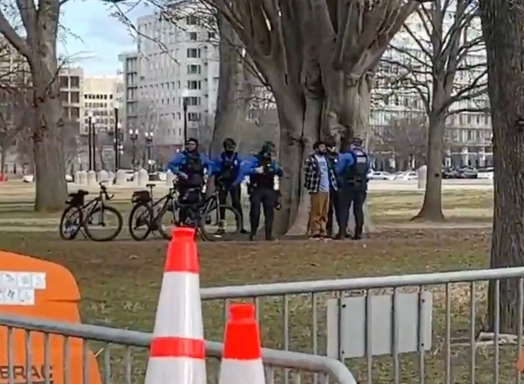 Hombre detenido por vehículo sospechoso cerca de Capitolio de Estados Unidos