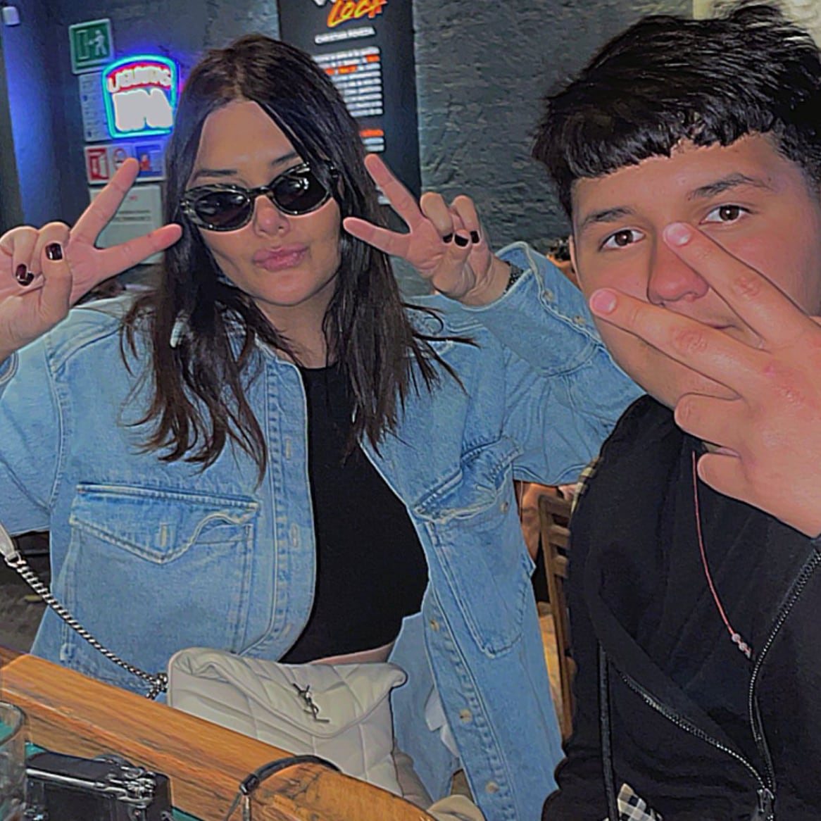 Yuridia y su hijo Phoenix