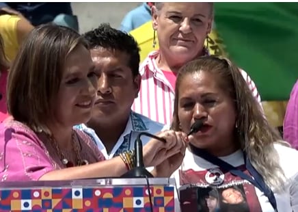 Xóchitl Gálvez y Ceci Patricia Flores, Ángel de la Independencia,
